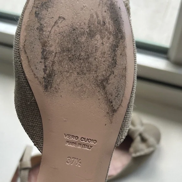 Valentino Sandals lightly worn size 7.5 with one strap missing - Picture 2 of 3